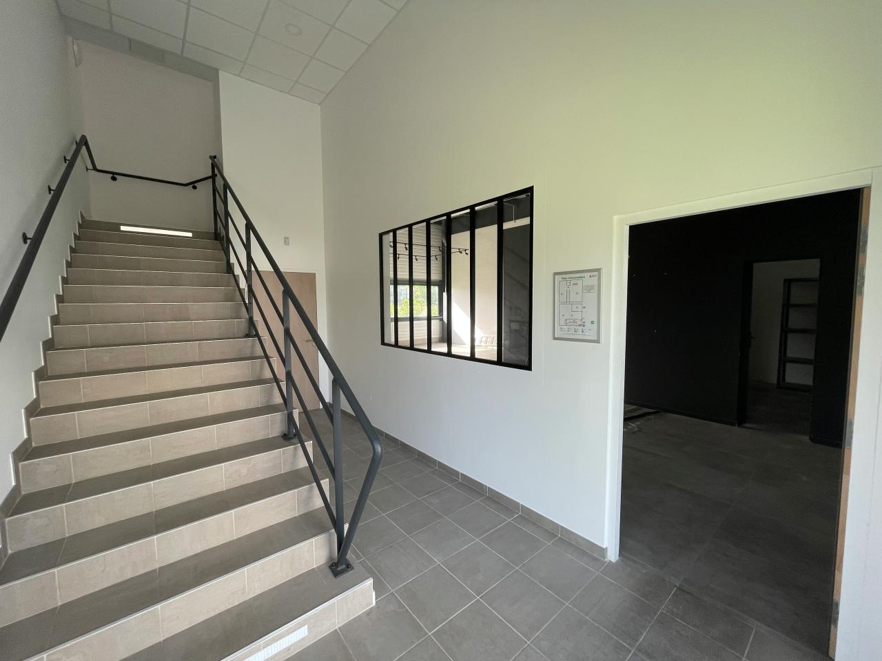 Local d'activité Chanteloup-en-Brie 213m² Location local d'activité Chanteloup-en-Brie Seine-et-Marne OLACT2425979 0